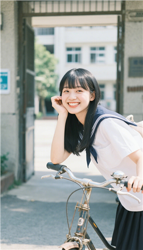 清纯大学生美女单车写真摄影图片